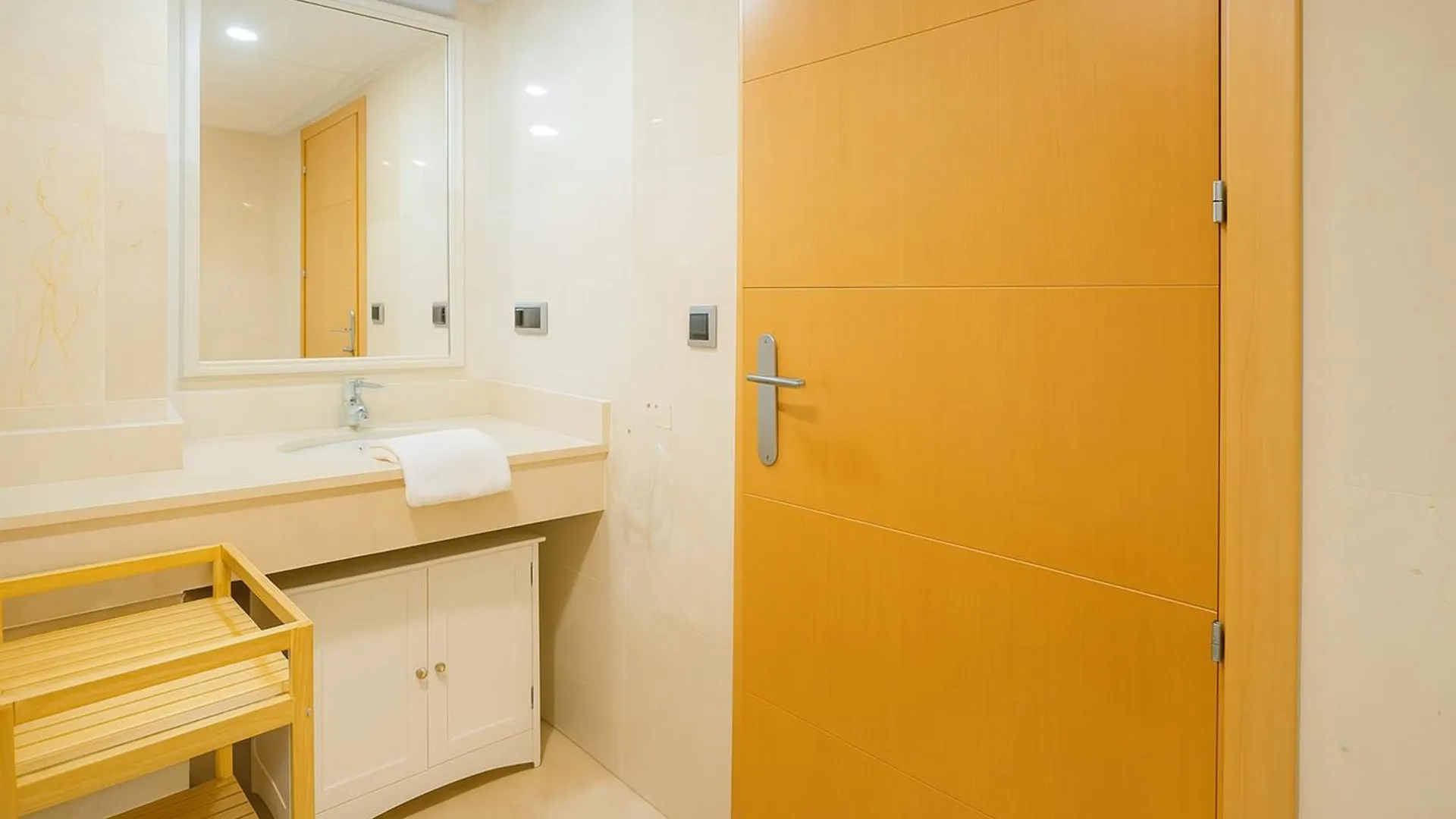 Estudio Central Beach Estepona 0*,  İspanya